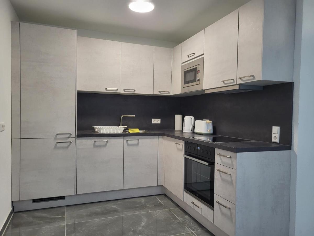אנצקלושטרלה Schwarzwaldsuite Mit Panorama Waldblick מראה חיצוני תמונה
