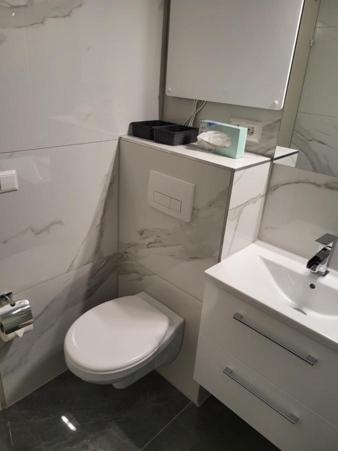 אנצקלושטרלה Schwarzwaldsuite Mit Panorama Waldblick מראה חיצוני תמונה