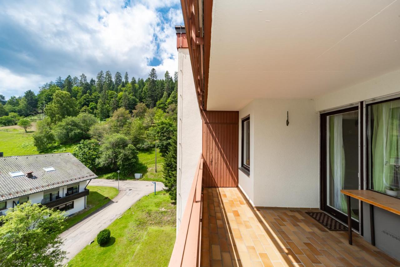 אנצקלושטרלה Schwarzwaldsuite Mit Panorama Waldblick מראה חיצוני תמונה